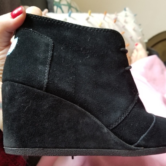Tom's Black Wedges - Picture 3 of 4